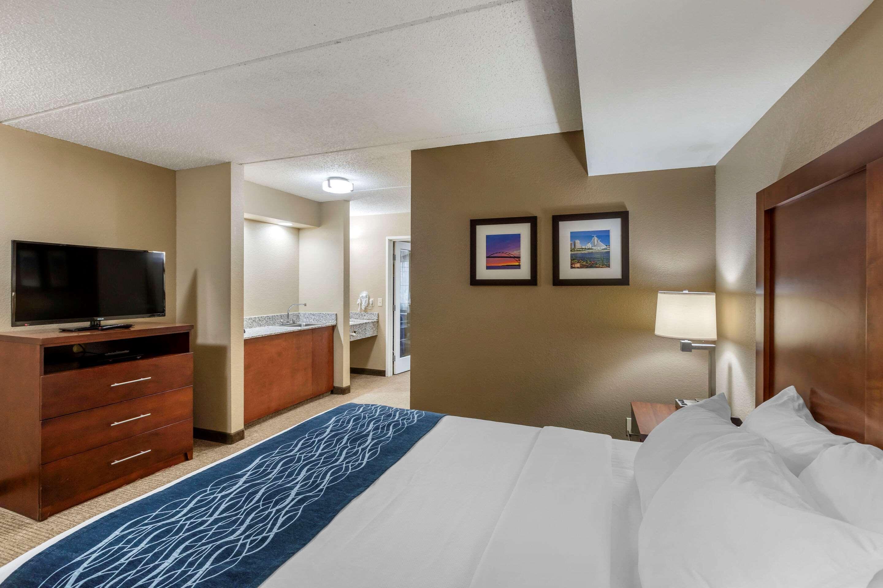 Comfort Inn & Suites Jackson - West Bend Esterno foto