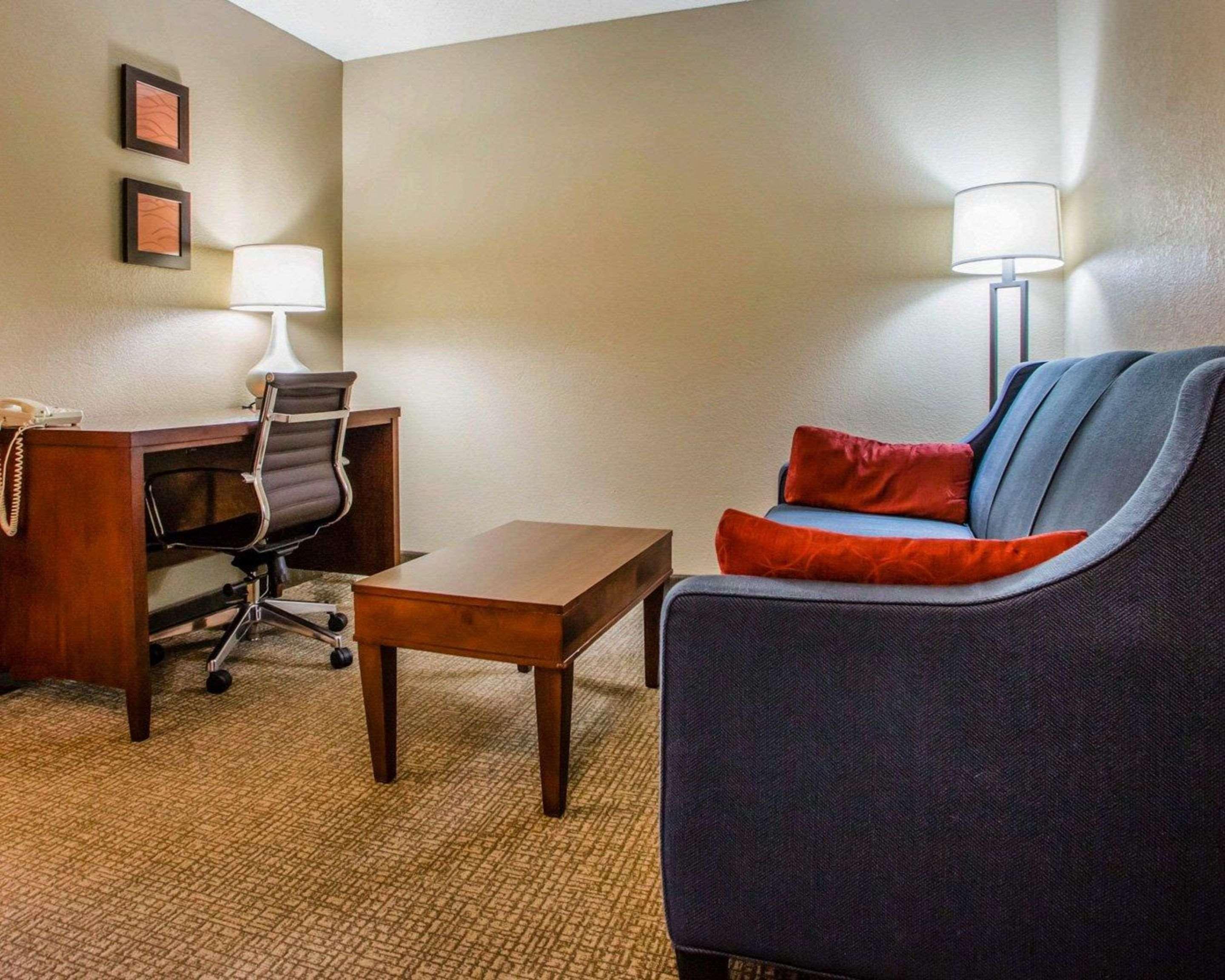Comfort Inn & Suites Jackson - West Bend Esterno foto