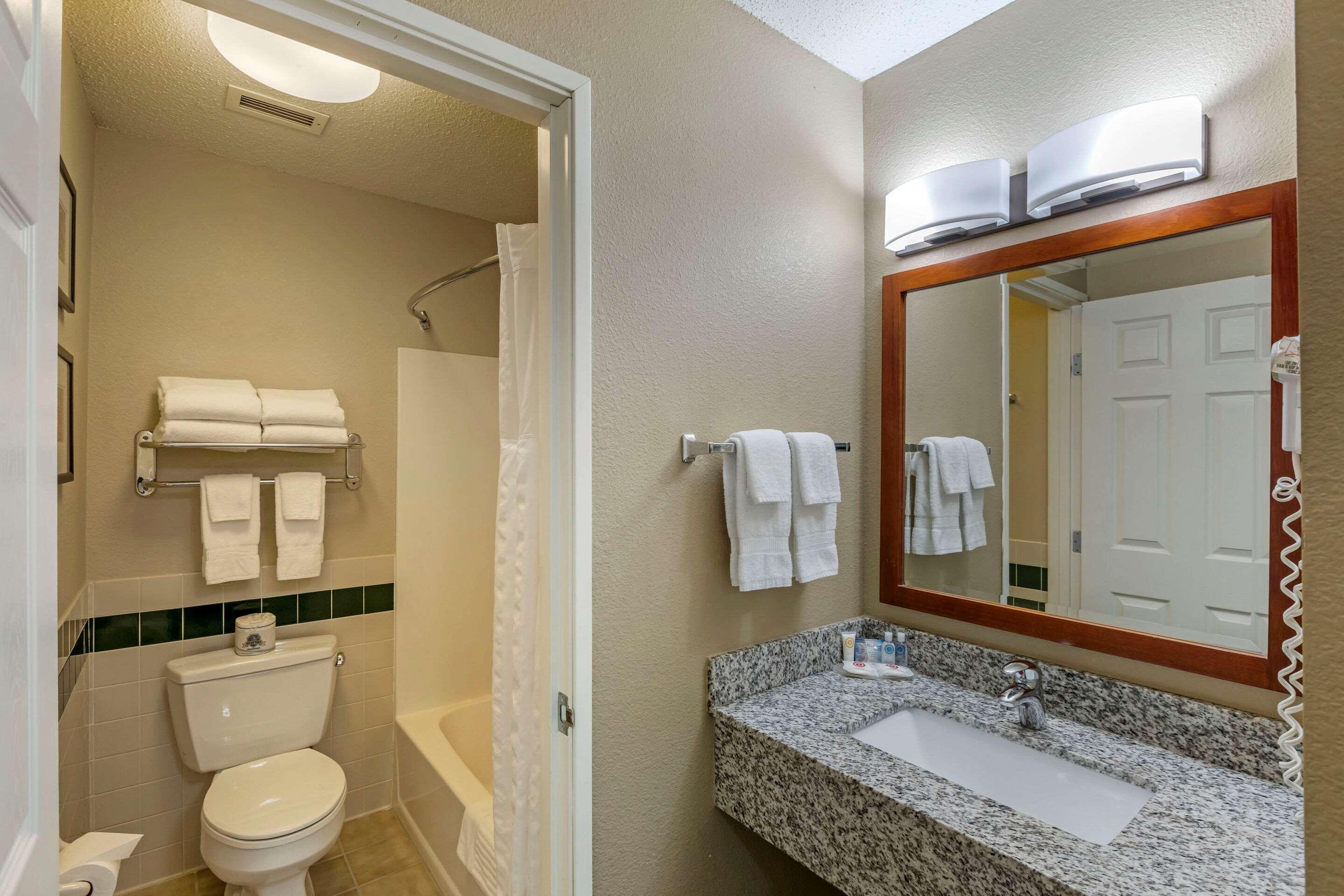 Comfort Inn & Suites Jackson - West Bend Esterno foto