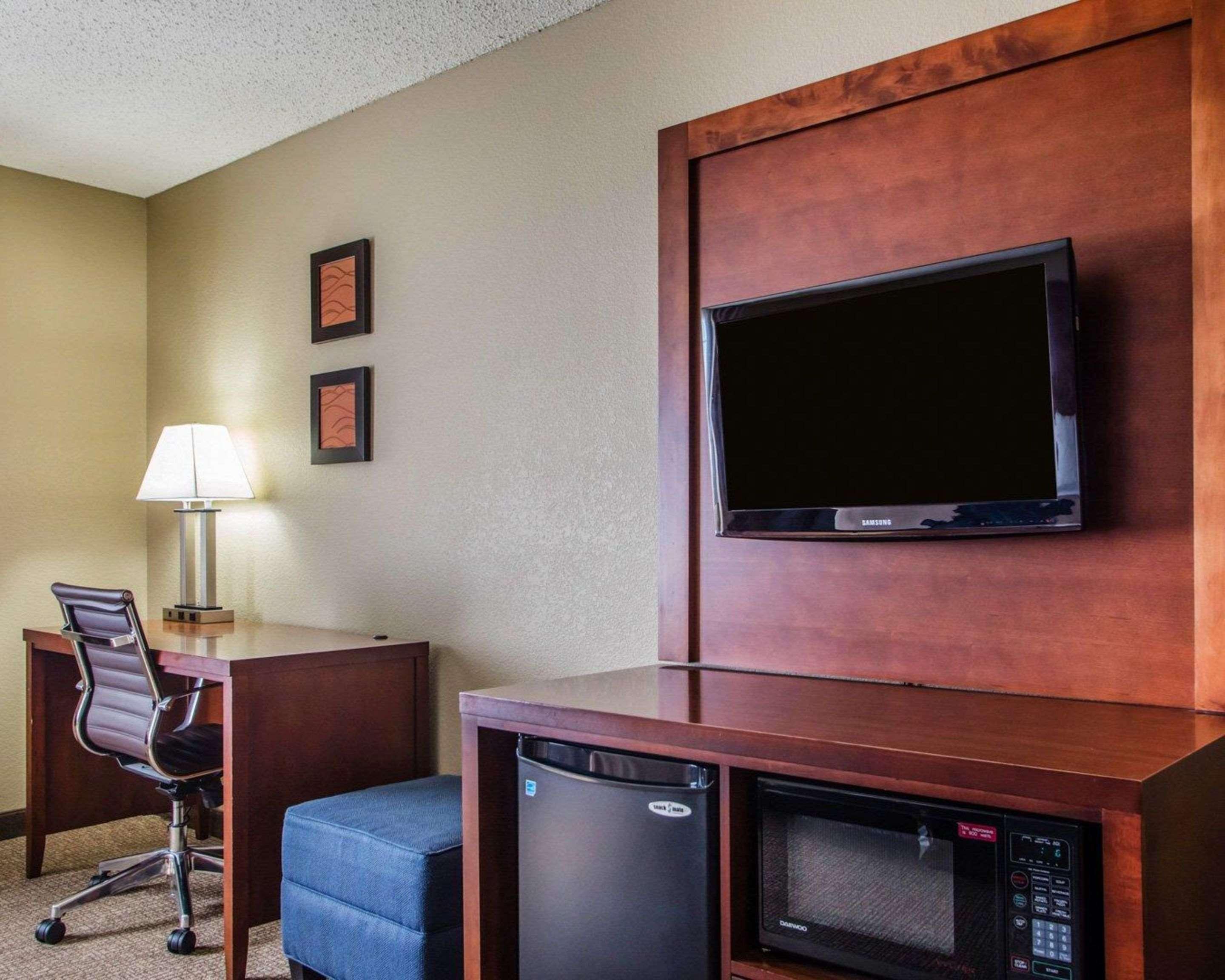 Comfort Inn & Suites Jackson - West Bend Esterno foto