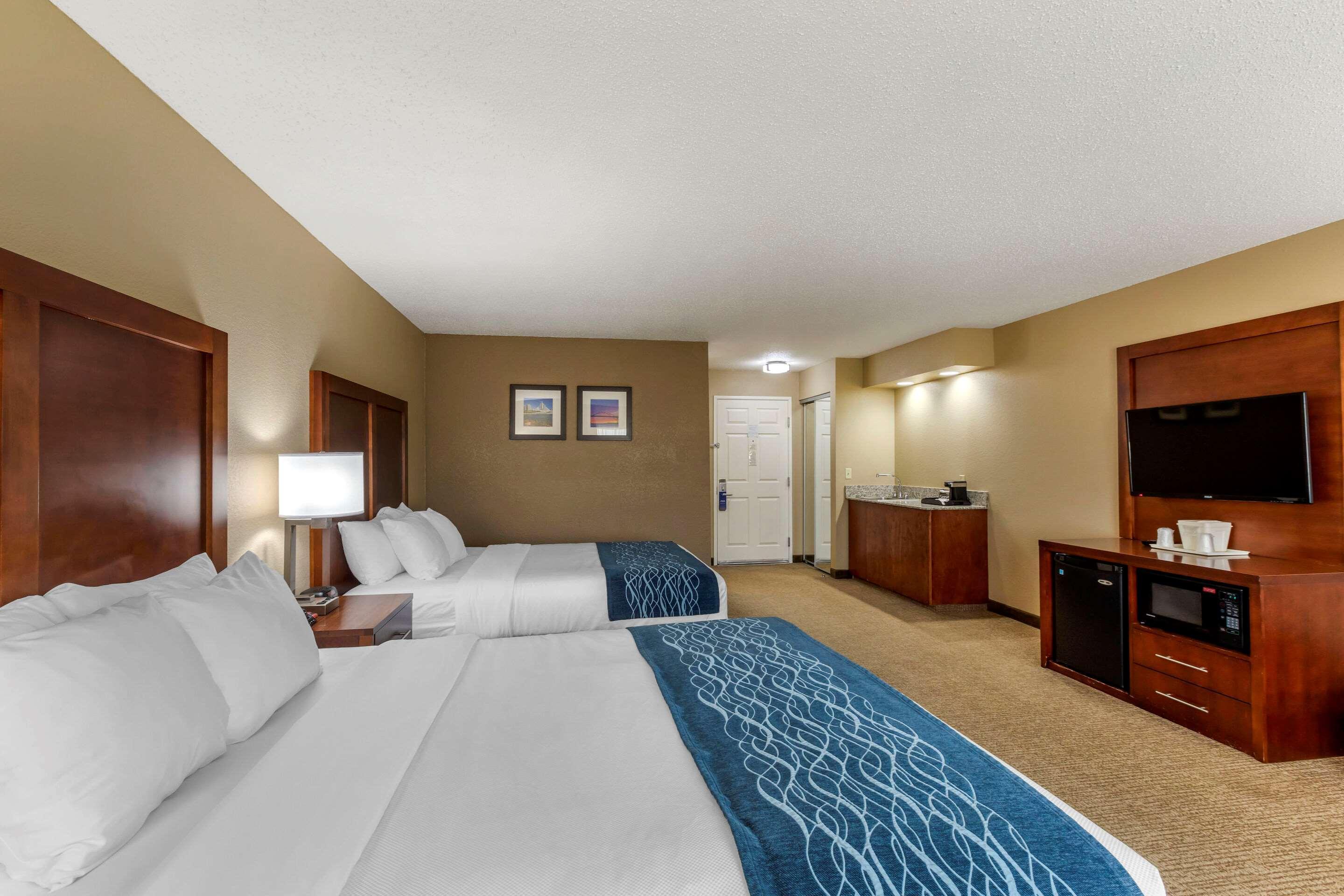 Comfort Inn & Suites Jackson - West Bend Esterno foto