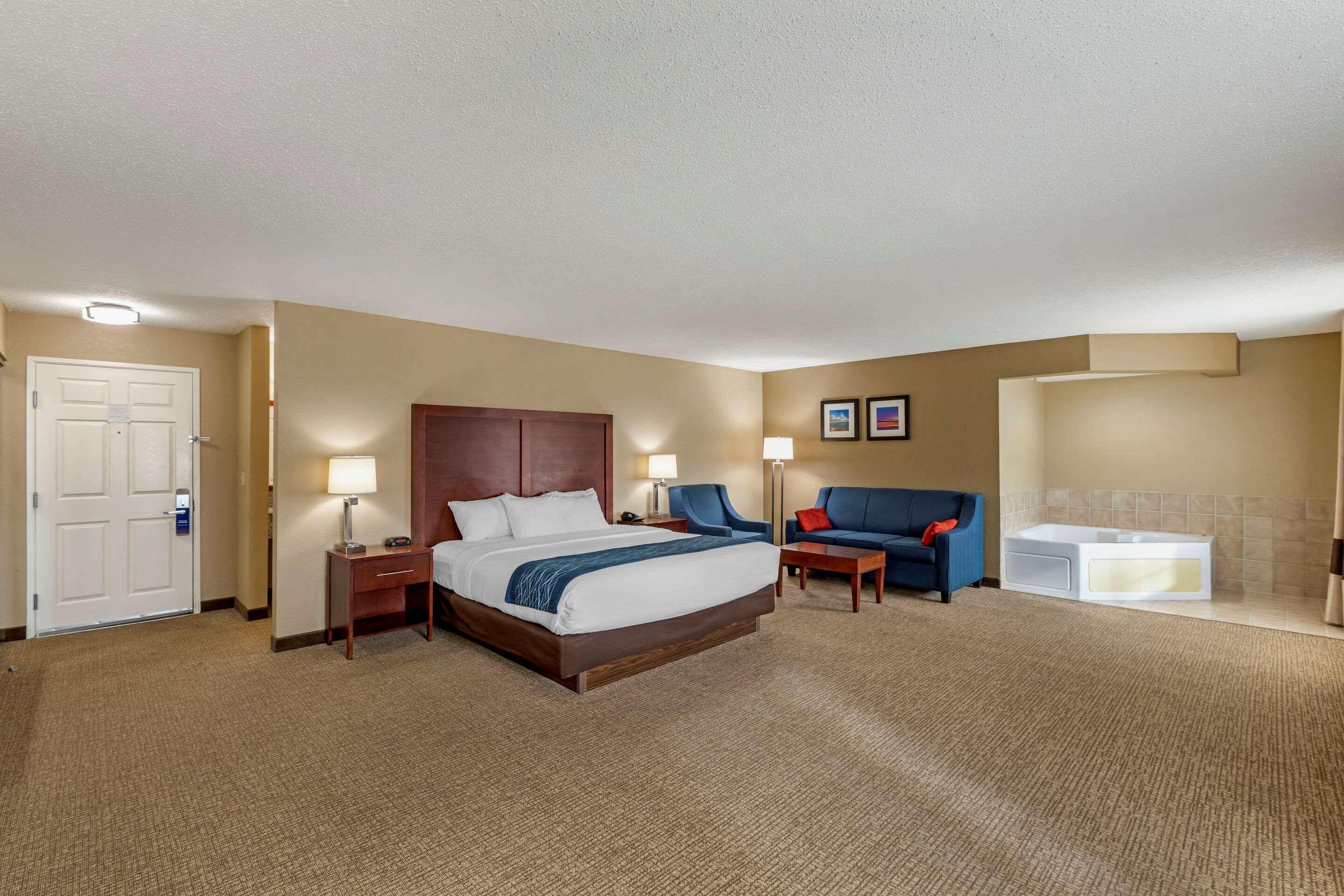 Comfort Inn & Suites Jackson - West Bend Esterno foto
