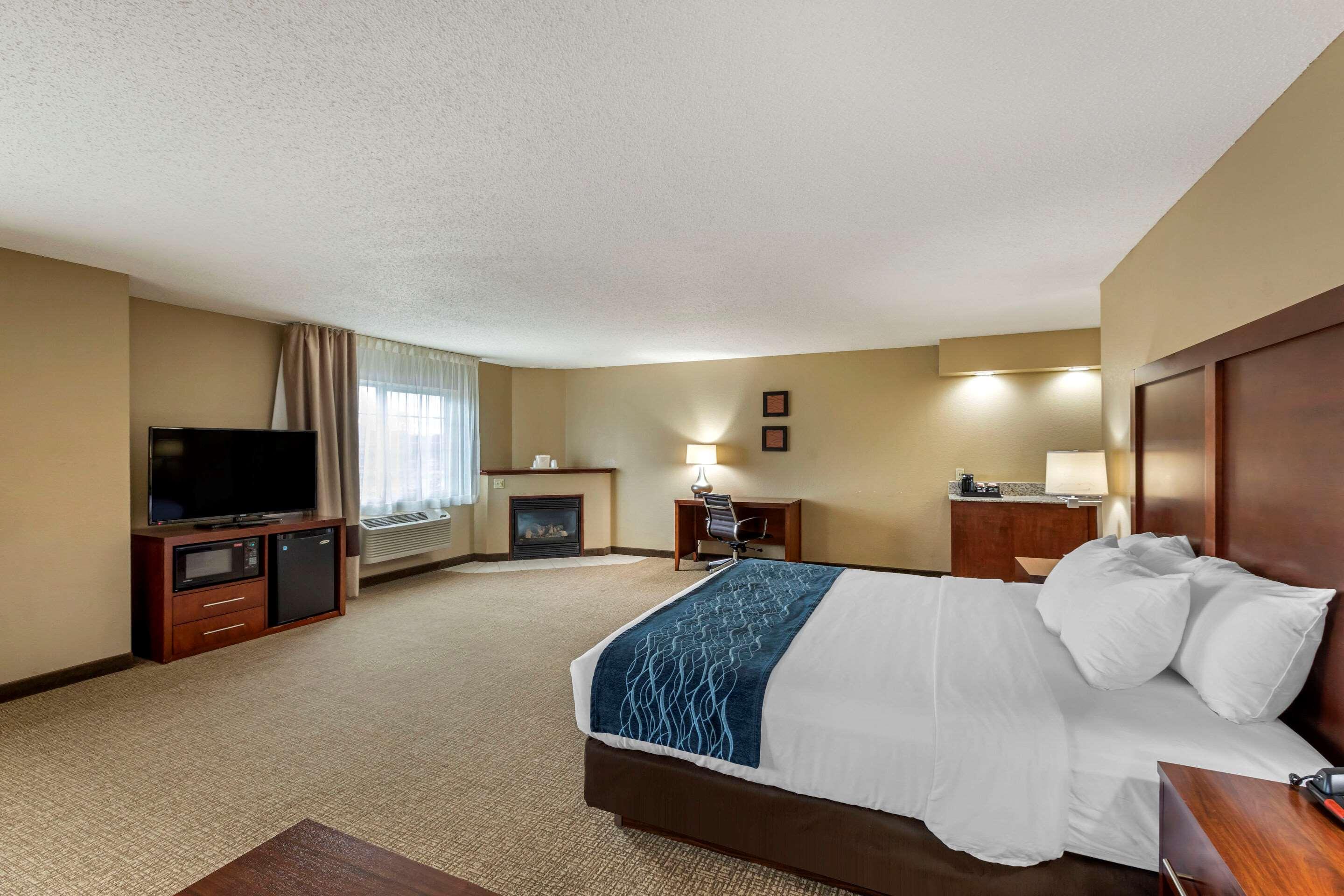 Comfort Inn & Suites Jackson - West Bend Esterno foto