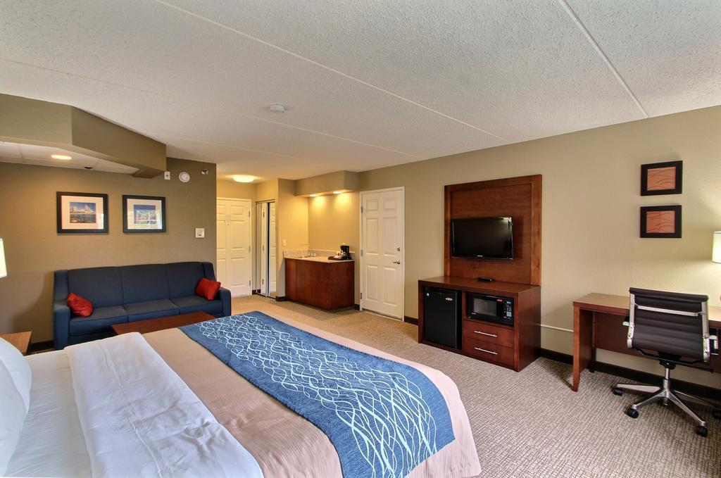 Comfort Inn & Suites Jackson - West Bend Esterno foto