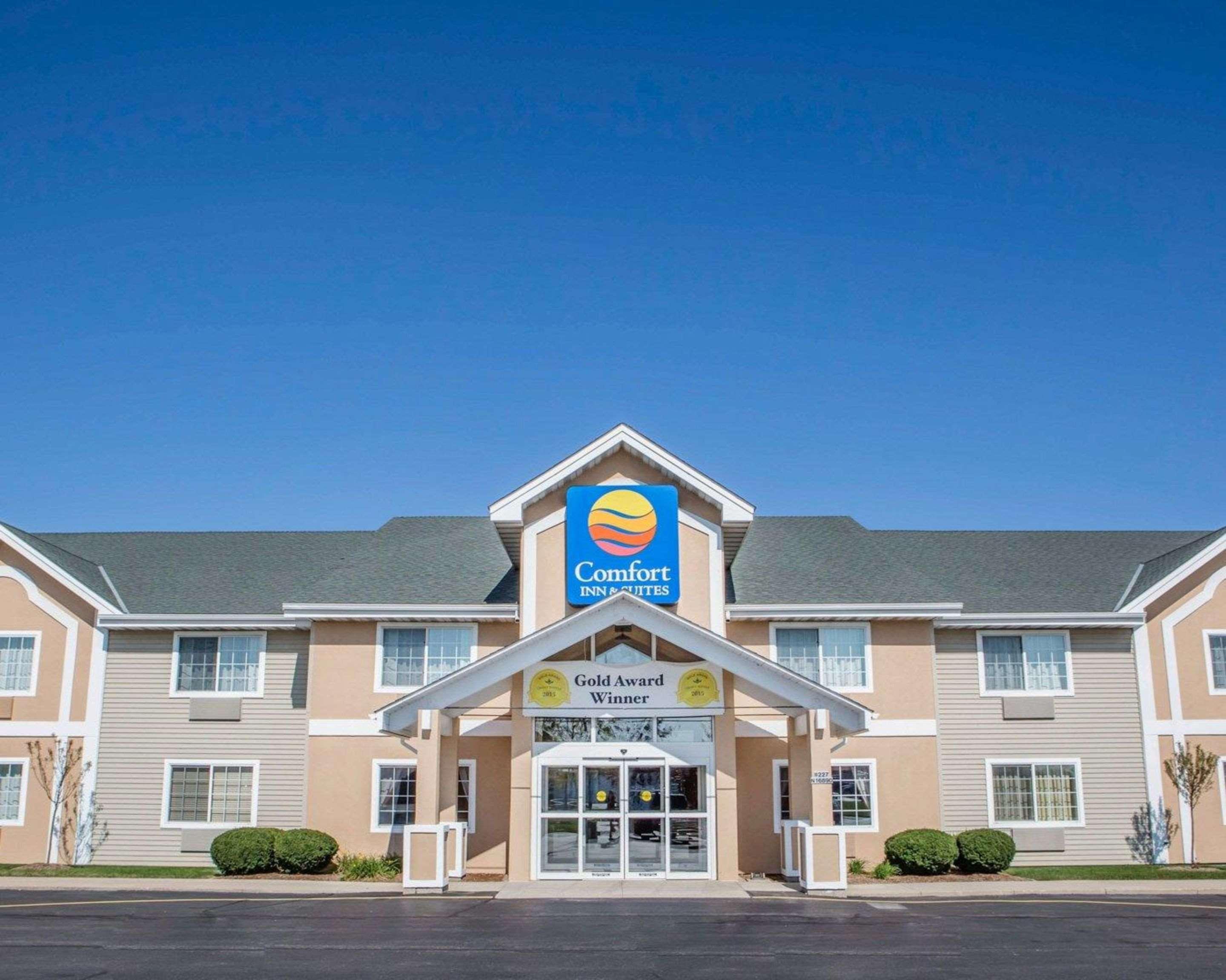 Comfort Inn & Suites Jackson - West Bend Esterno foto