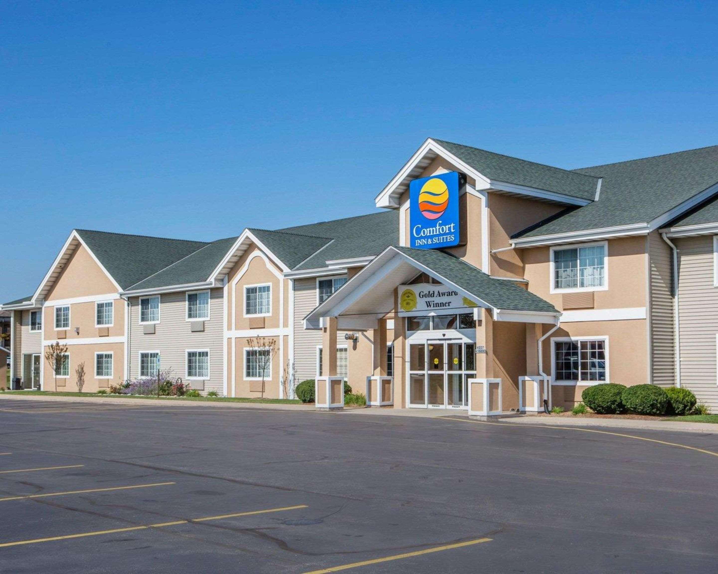 Comfort Inn & Suites Jackson - West Bend Esterno foto