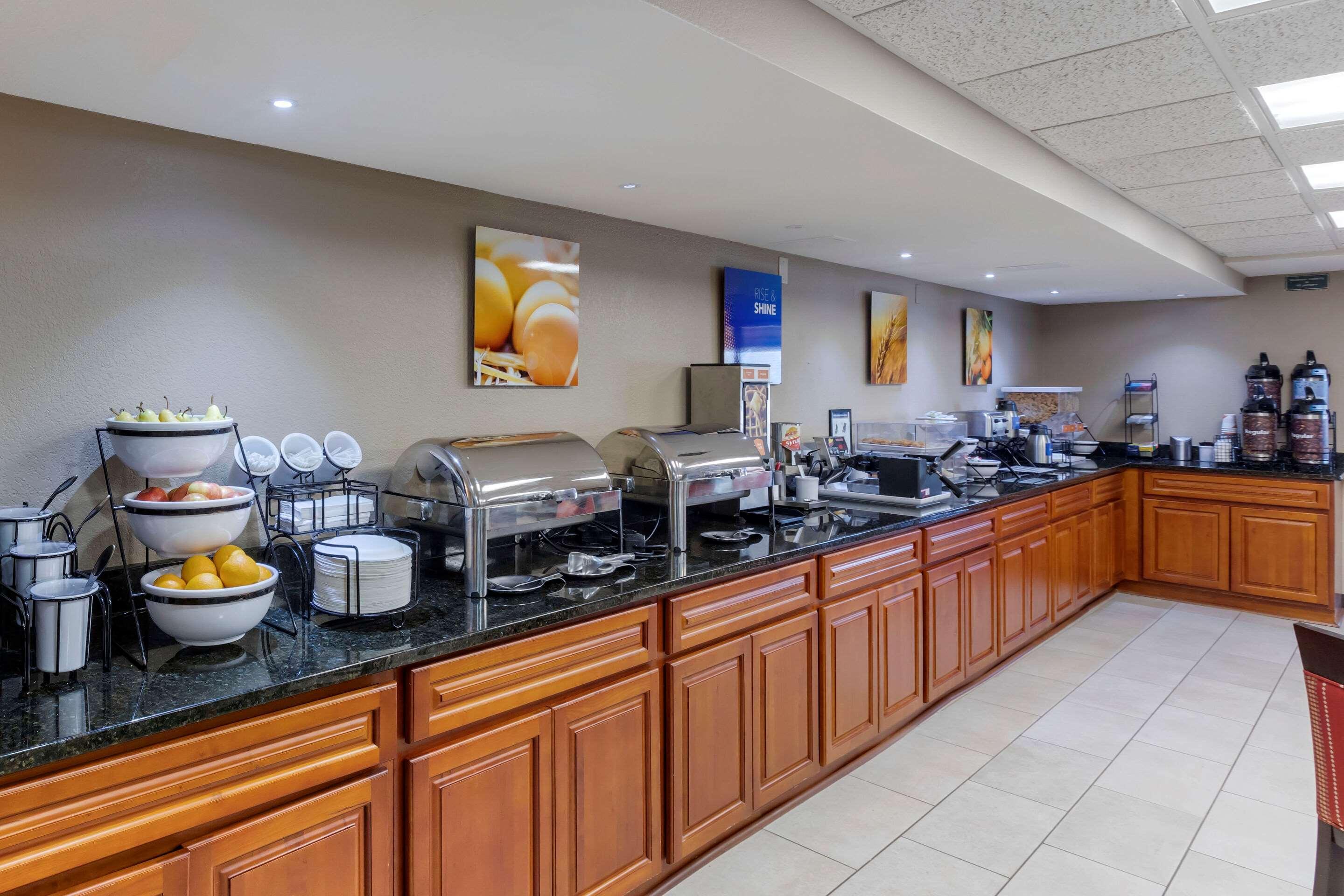 Comfort Inn & Suites Jackson - West Bend Esterno foto