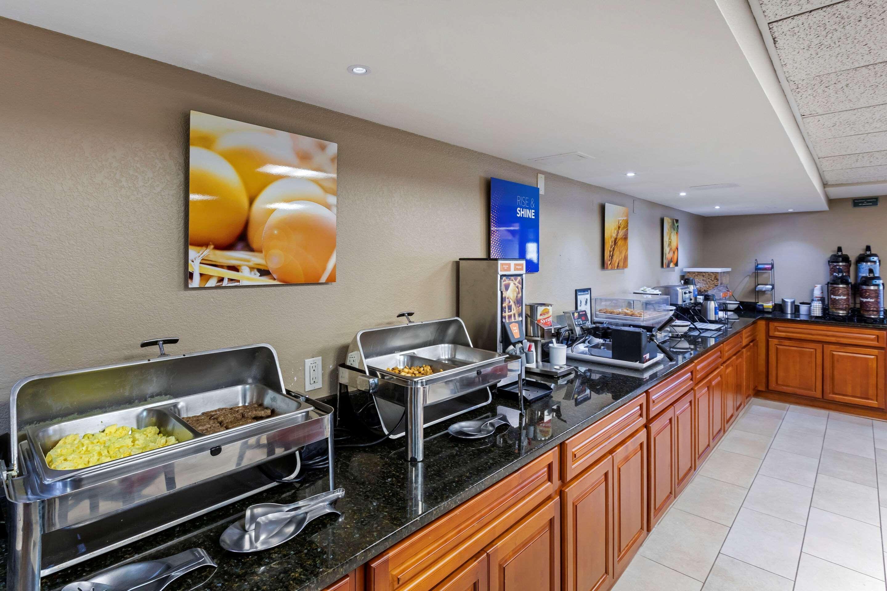 Comfort Inn & Suites Jackson - West Bend Esterno foto