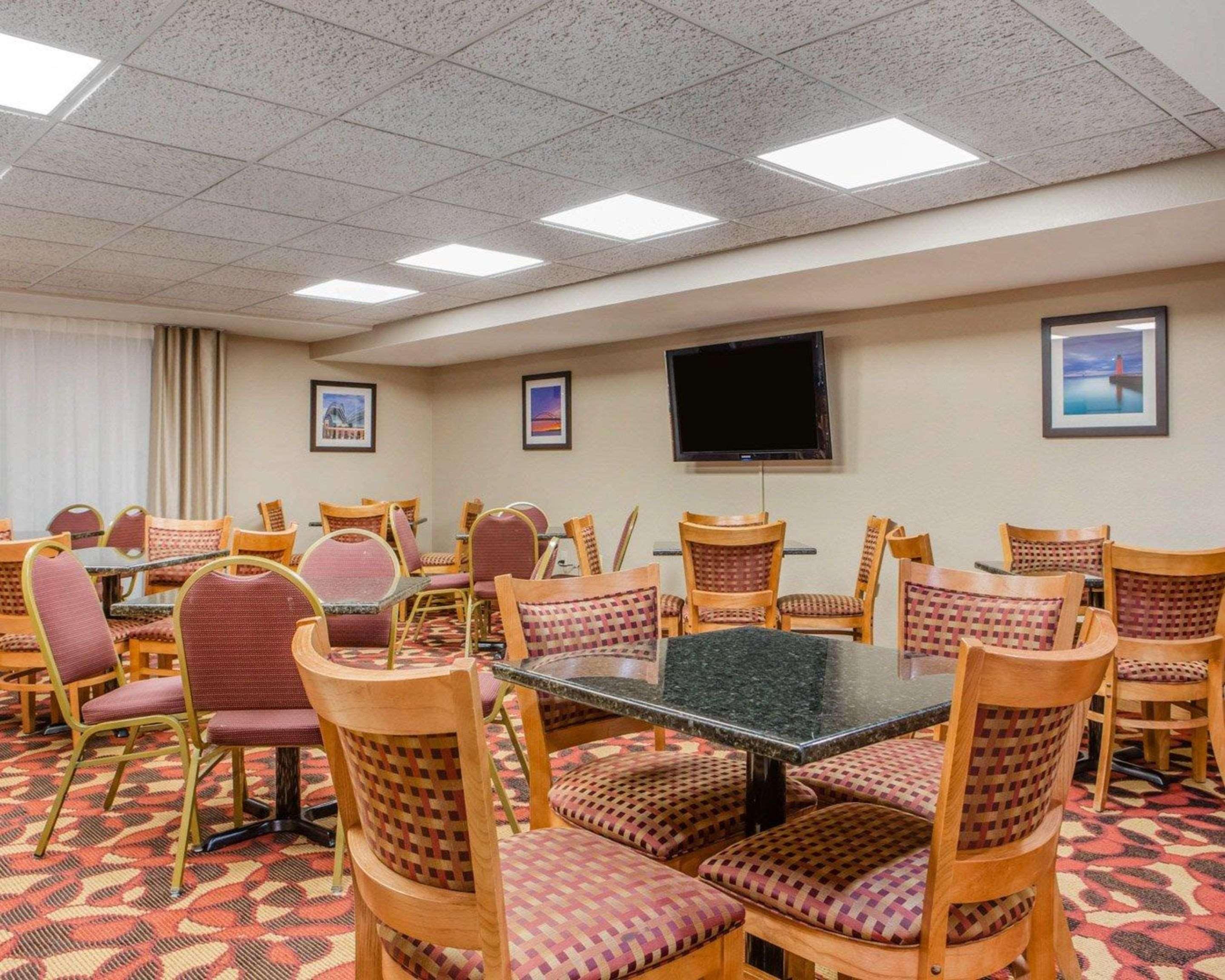Comfort Inn & Suites Jackson - West Bend Esterno foto