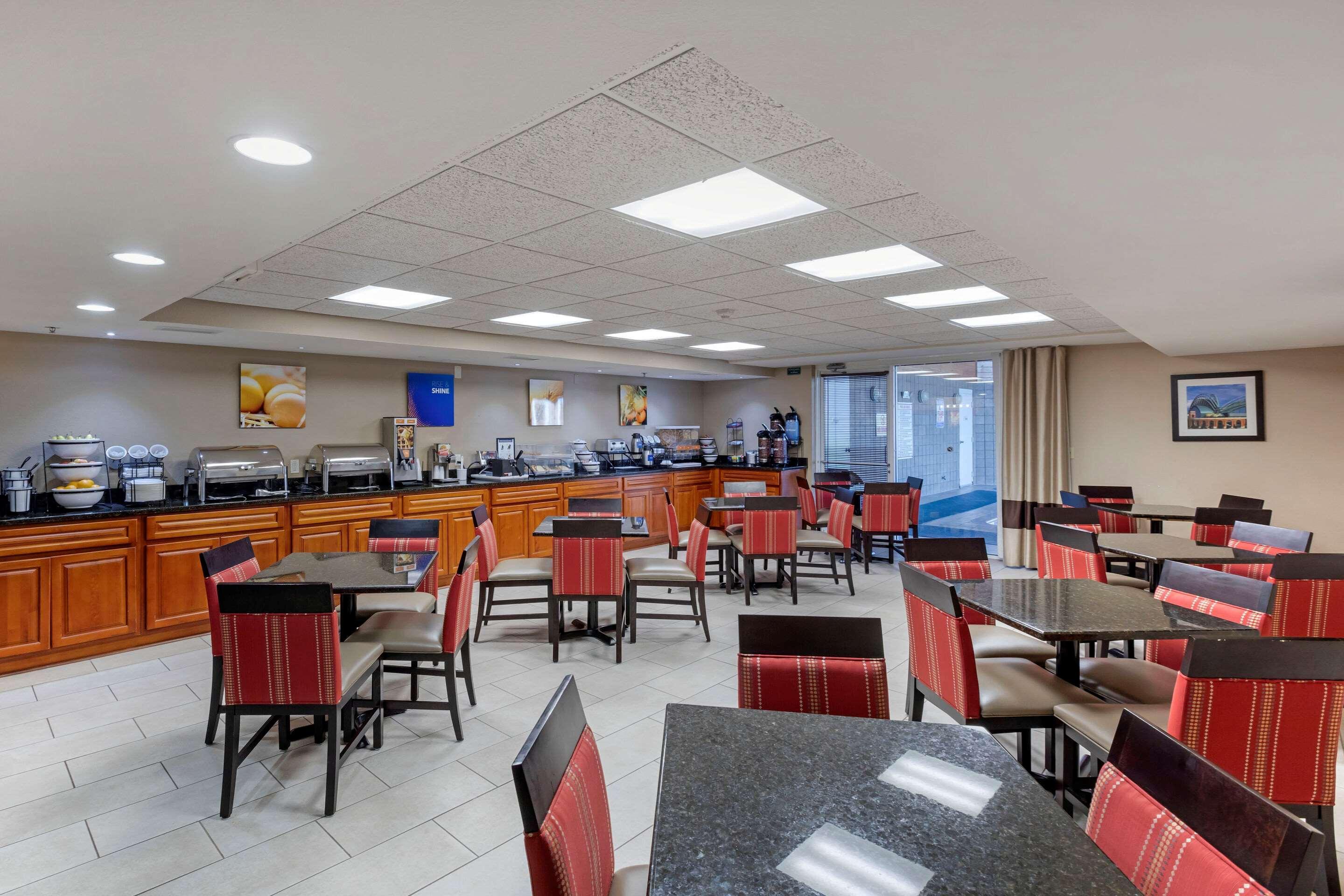 Comfort Inn & Suites Jackson - West Bend Esterno foto