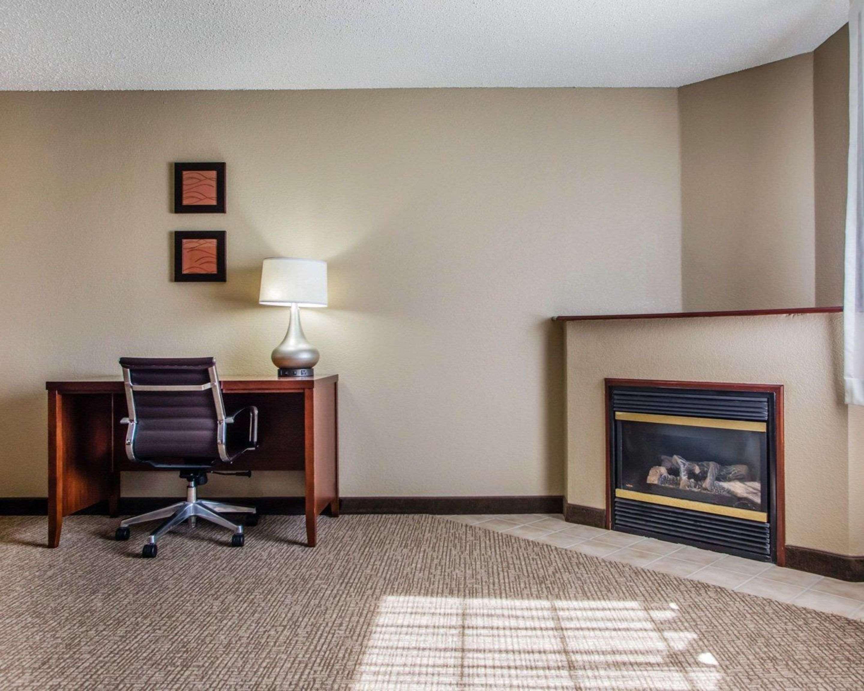 Comfort Inn & Suites Jackson - West Bend Esterno foto