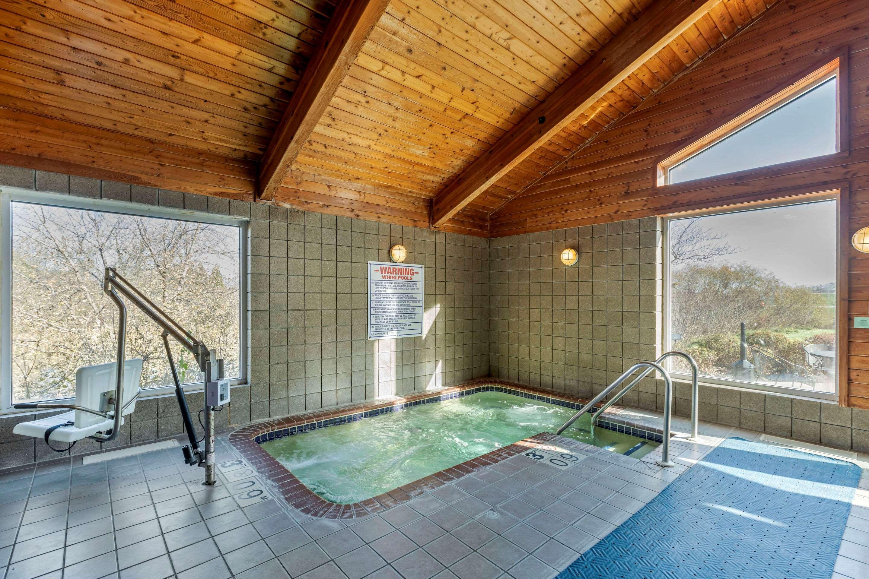 Comfort Inn & Suites Jackson - West Bend Esterno foto