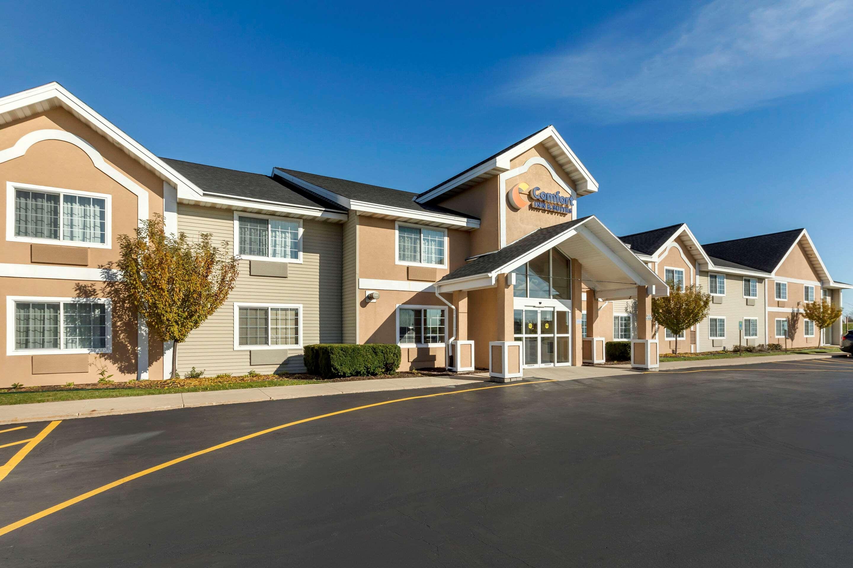 Comfort Inn & Suites Jackson - West Bend Esterno foto