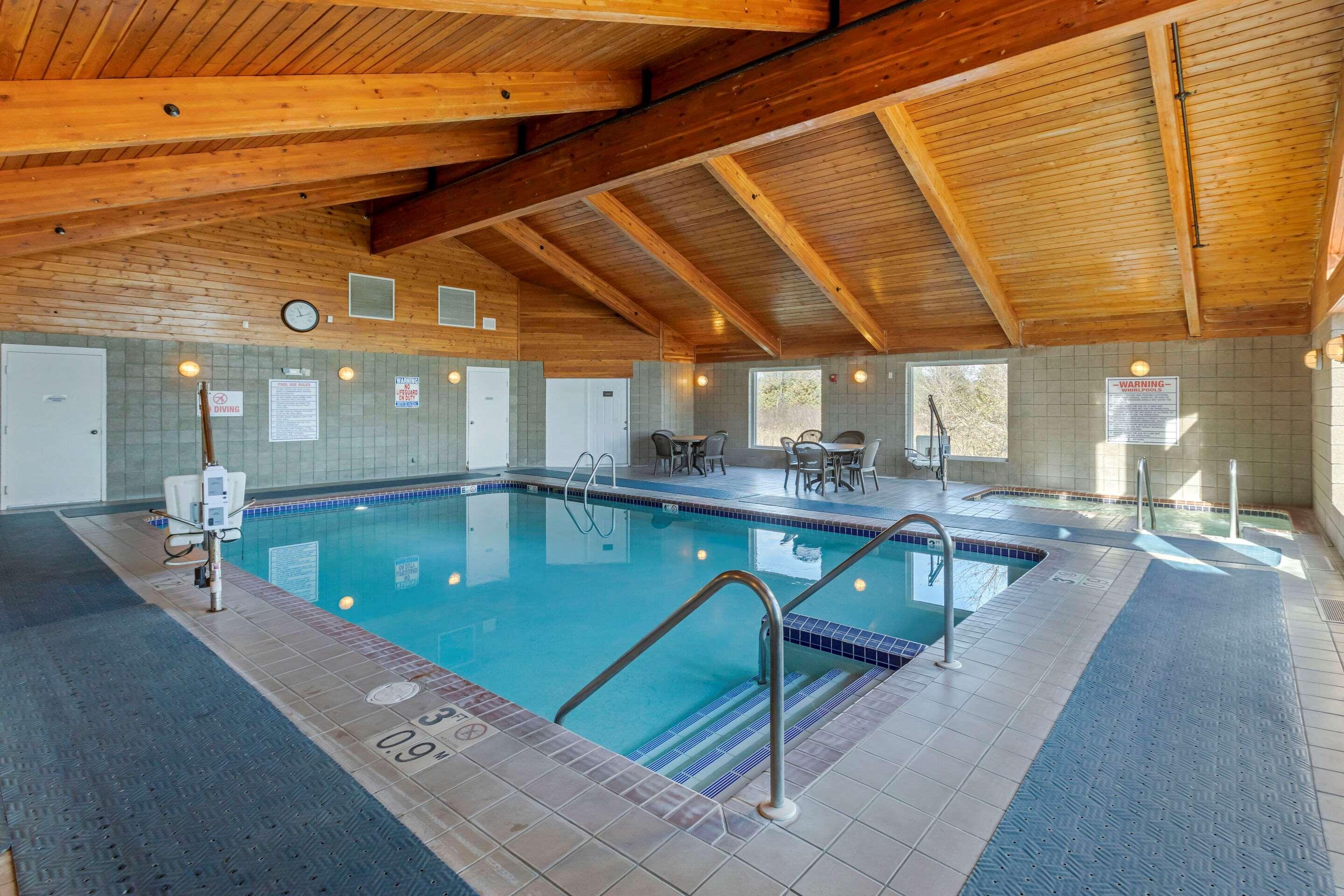 Comfort Inn & Suites Jackson - West Bend Esterno foto