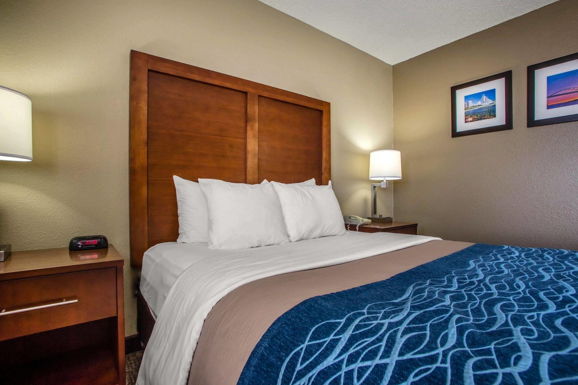 Comfort Inn & Suites Jackson - West Bend Esterno foto