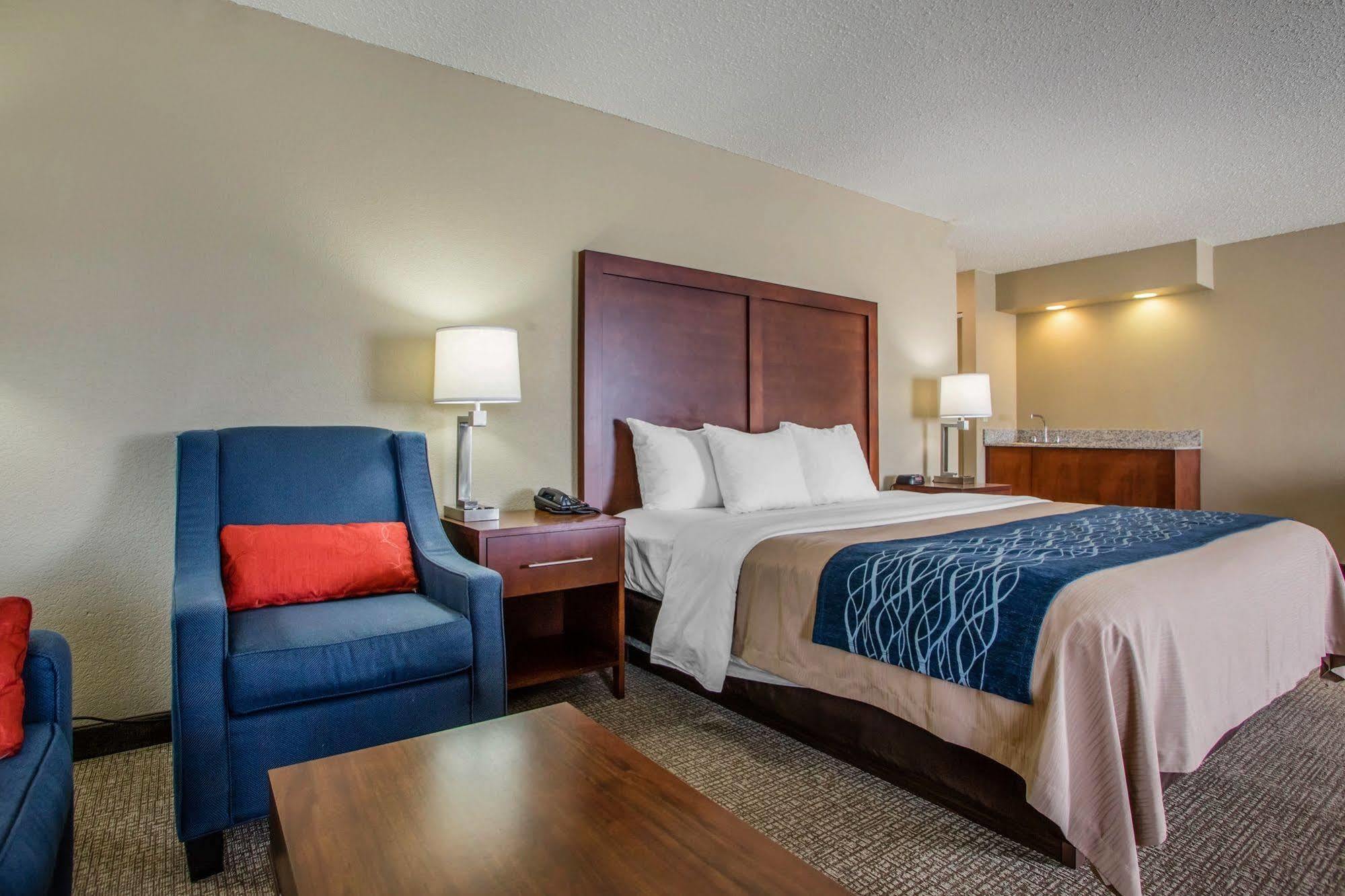 Comfort Inn & Suites Jackson - West Bend Esterno foto